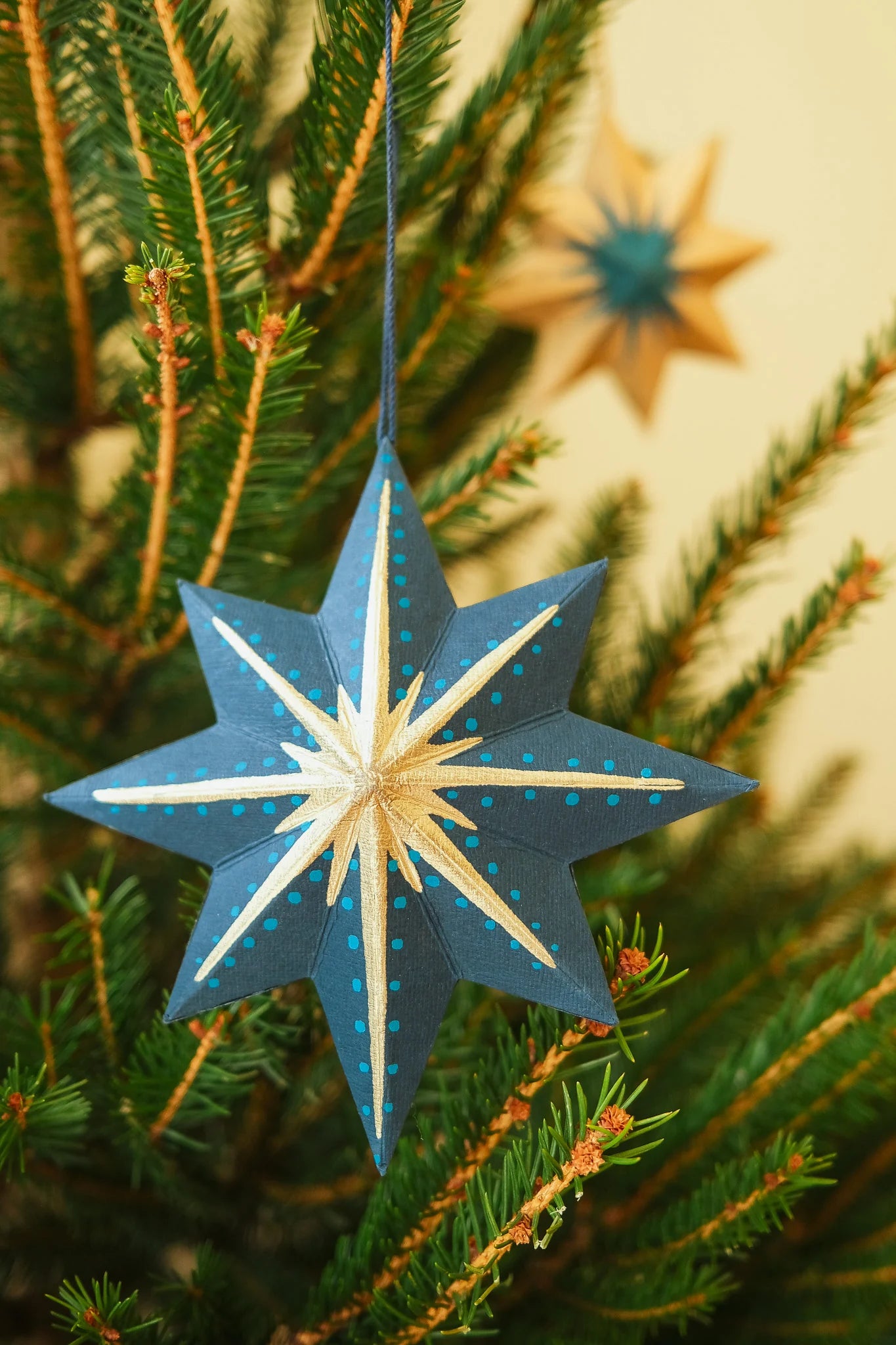 East End Press Twinkling Star Board Ornament
