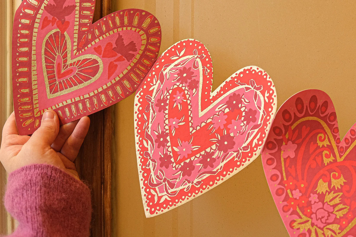 East End Press Hearts Concertina Garland